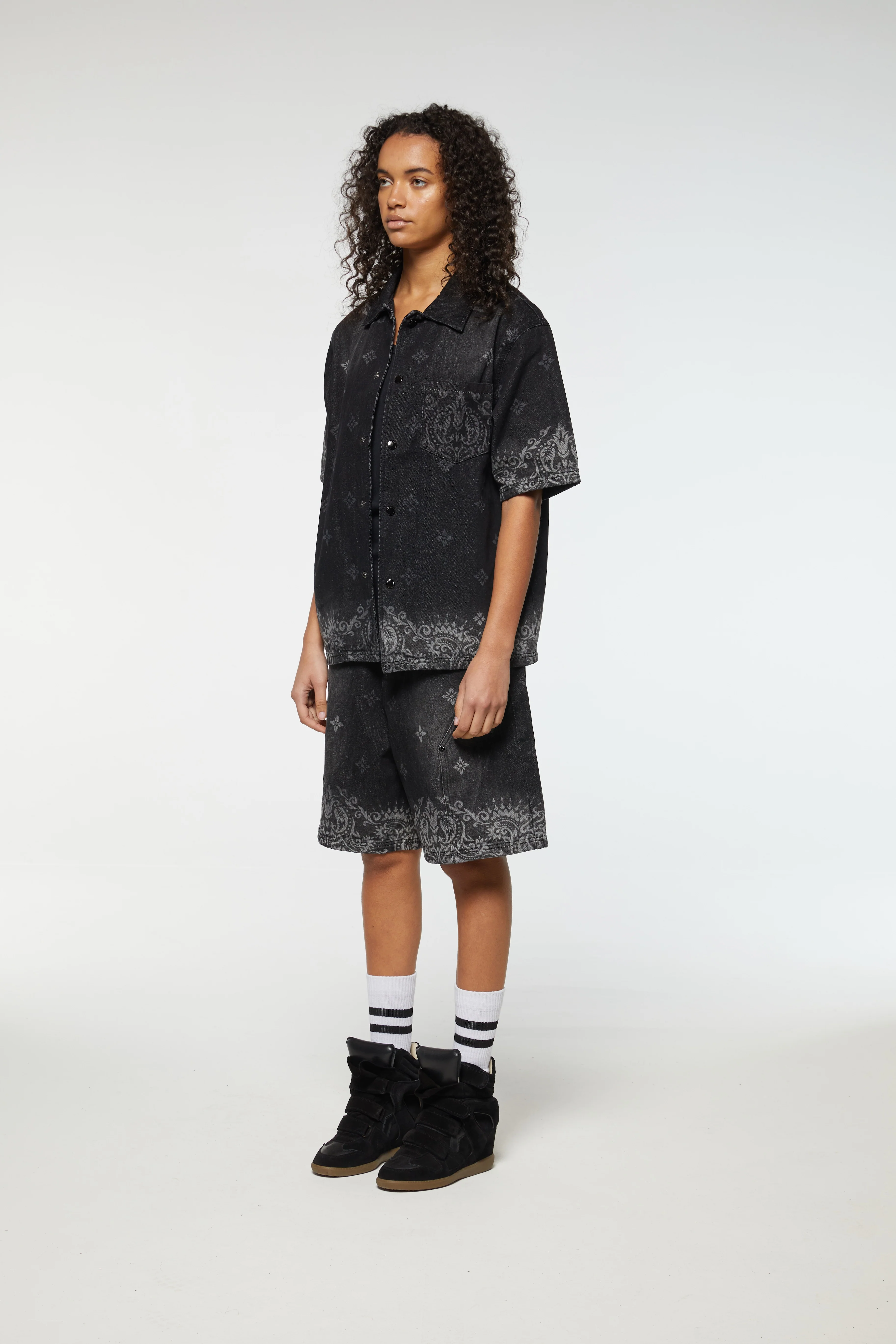 LASER PRINT DENIM SHORTS - Image 6